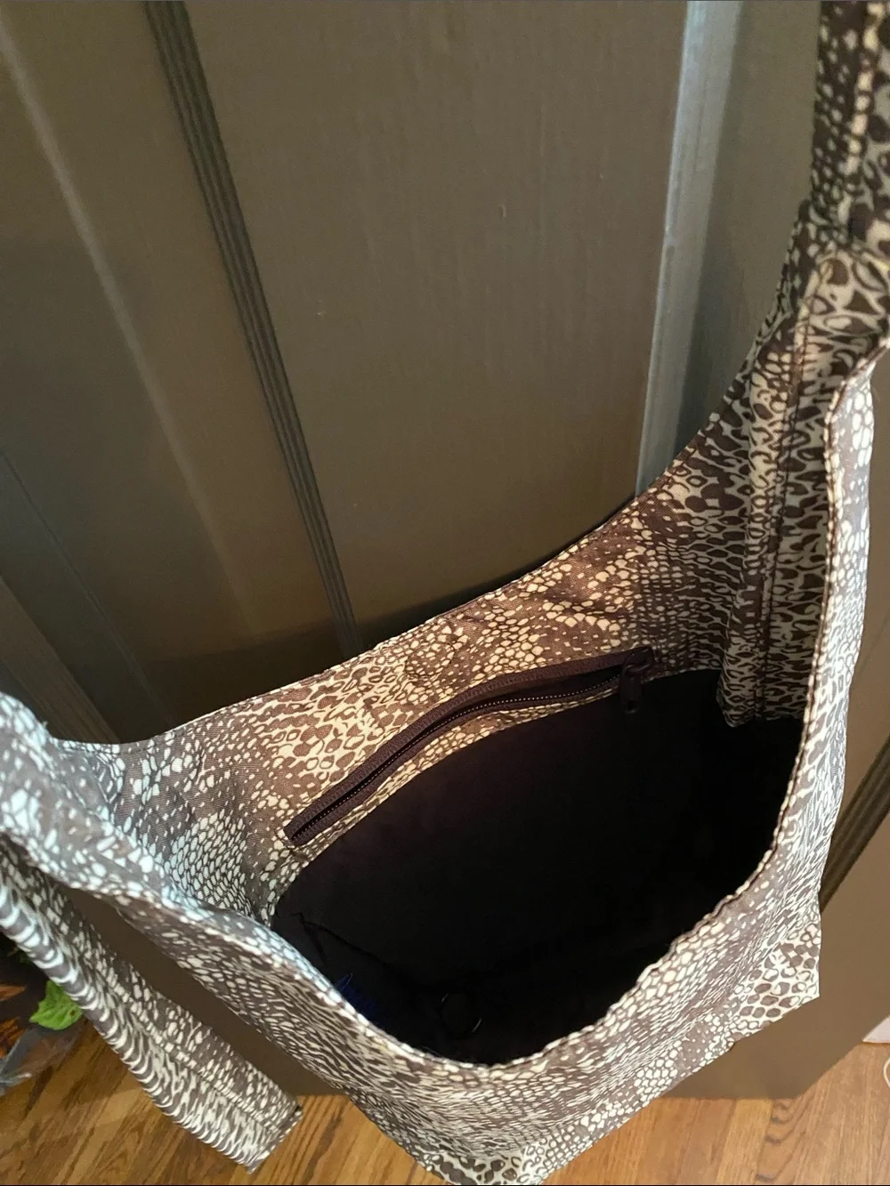 BAGGU NWOT Snakeskin Small Nylon Sling